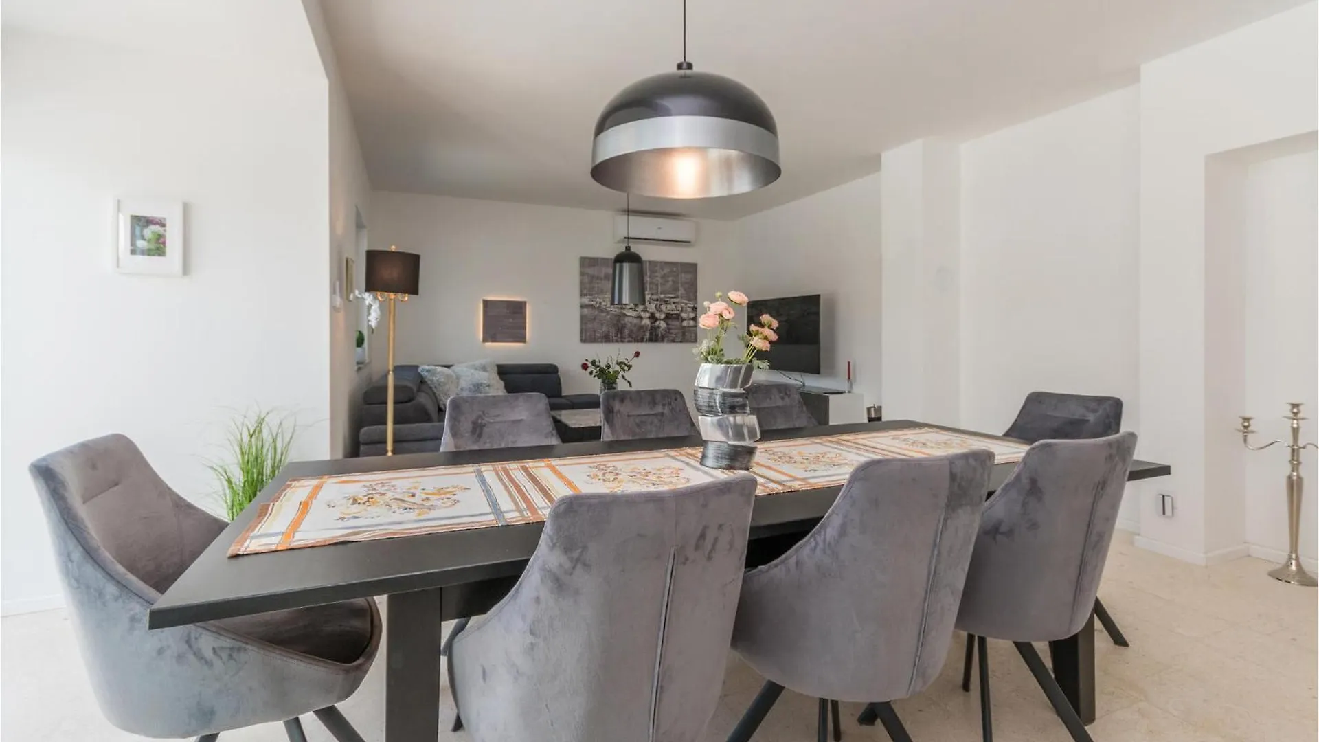 4 Bedroom Cozy Home In Donja Jagodnja بيت للعطل