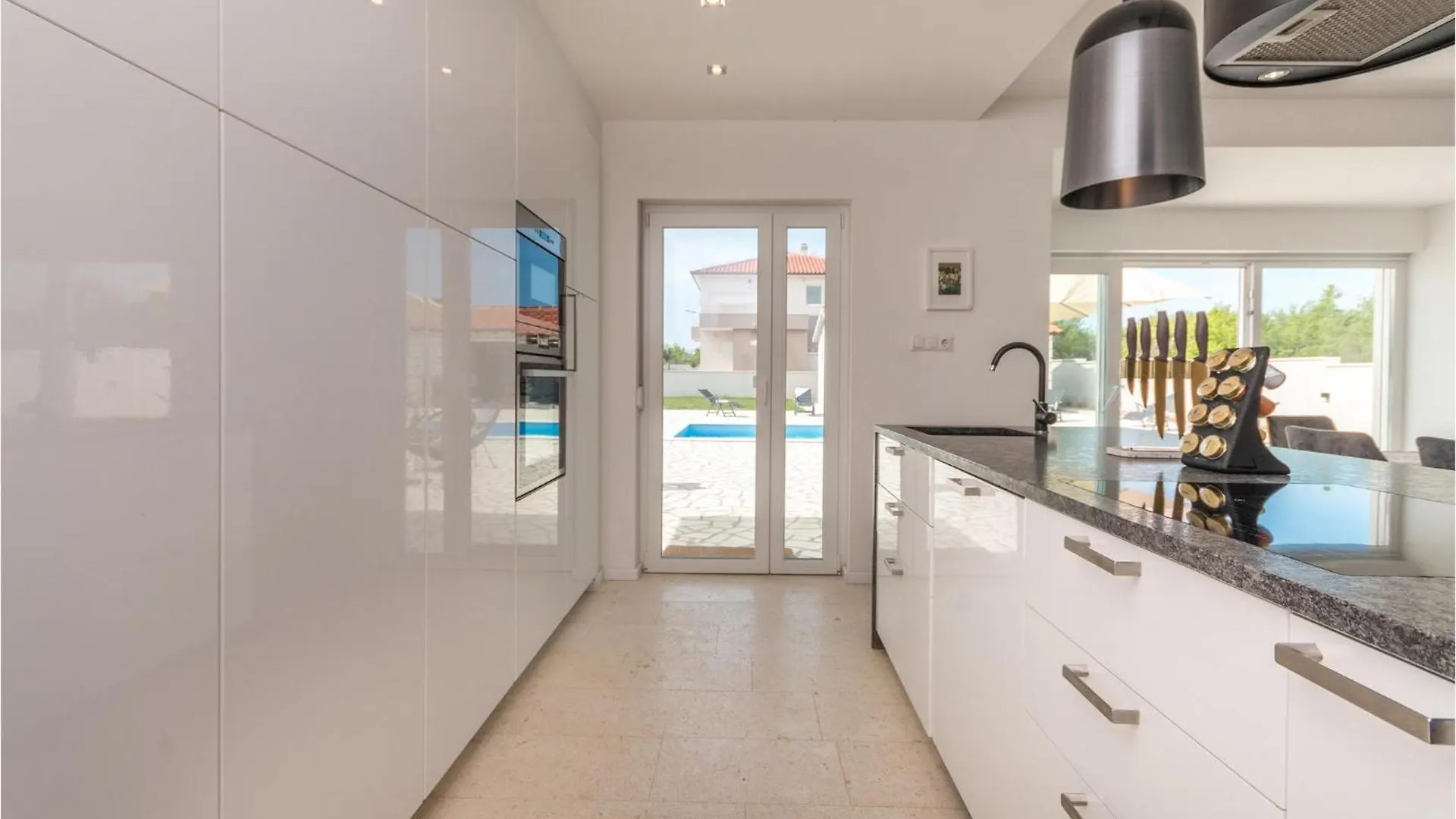 4 Bedroom Cozy Home In Donja Jagodnja 0*,