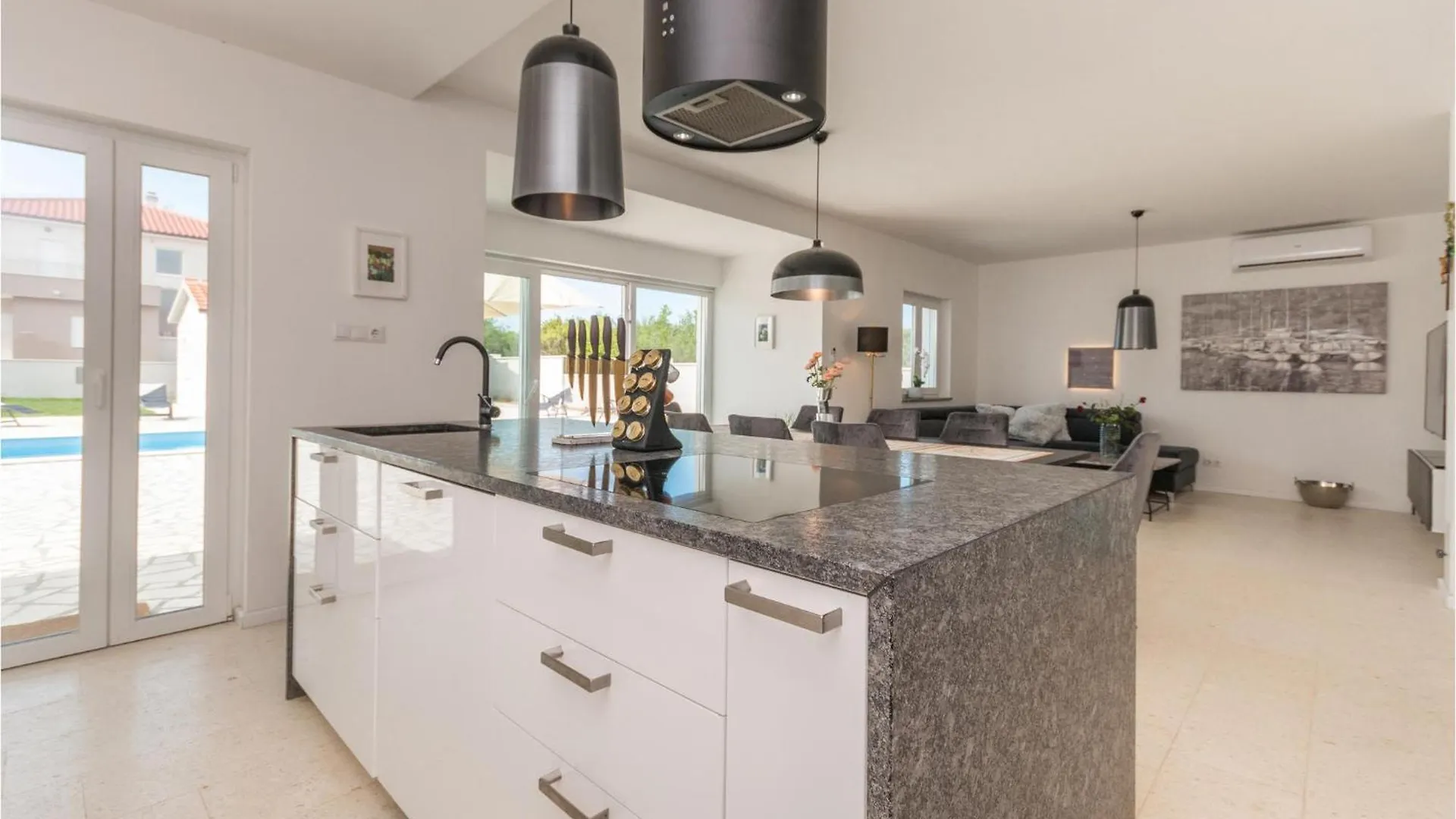4 Bedroom Cozy Home In Donja Jagodnja