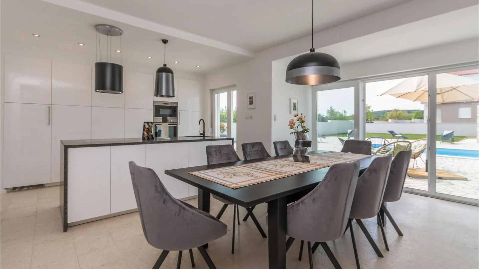 4 Bedroom Cozy Home In Donja Jagodnja Kroatië