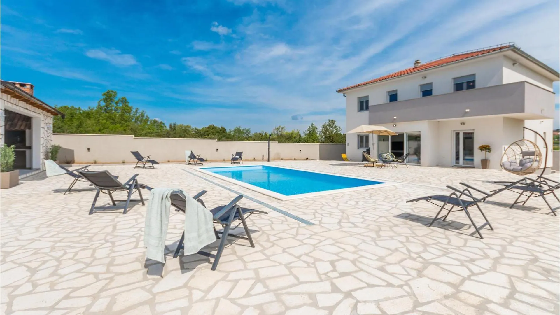 4 Bedroom Cozy Home In Donja Jagodnja بيت للعطل