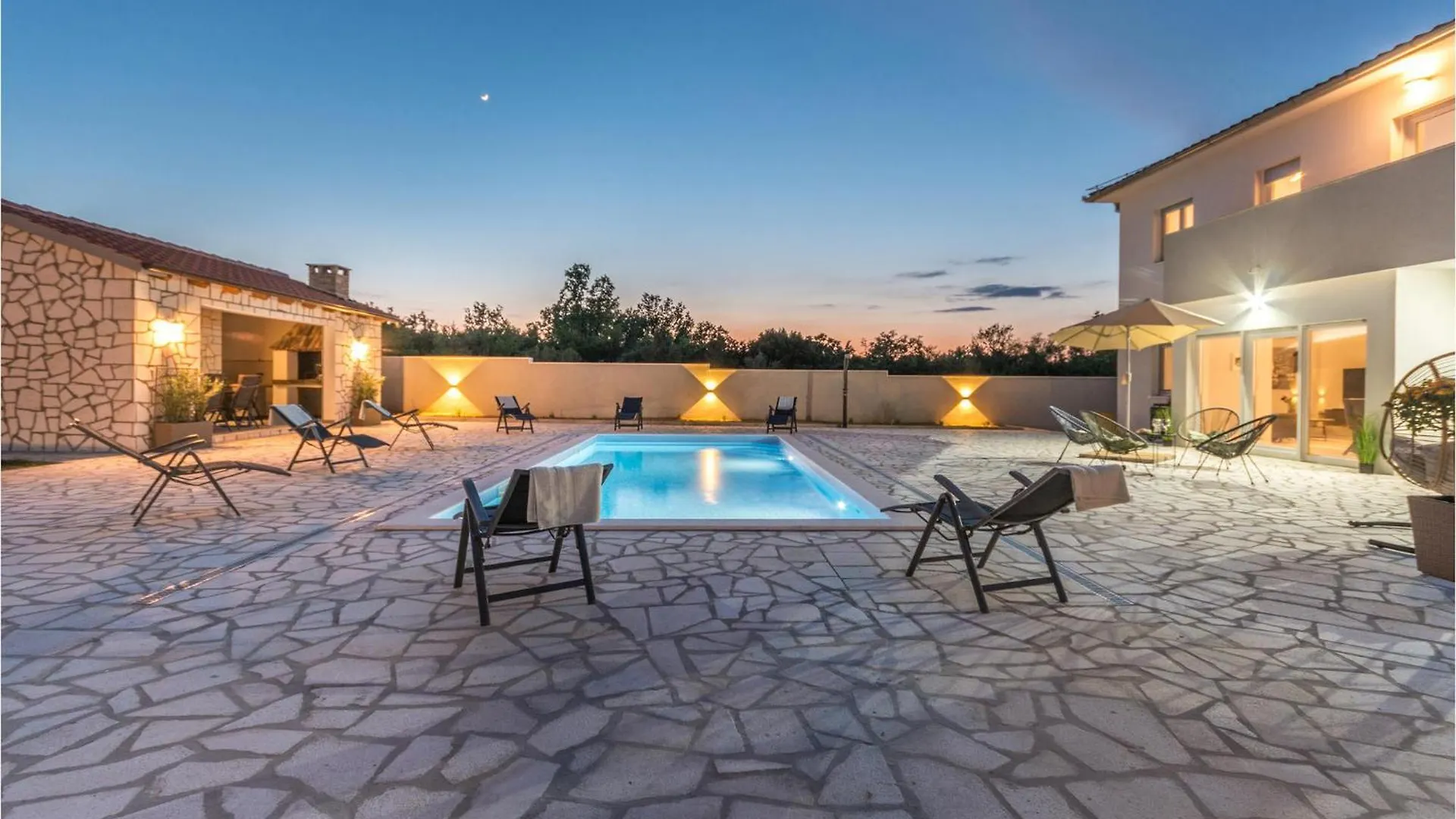 بيت للعطل 4 Bedroom Cozy Home In Donja Jagodnja كرواتيا