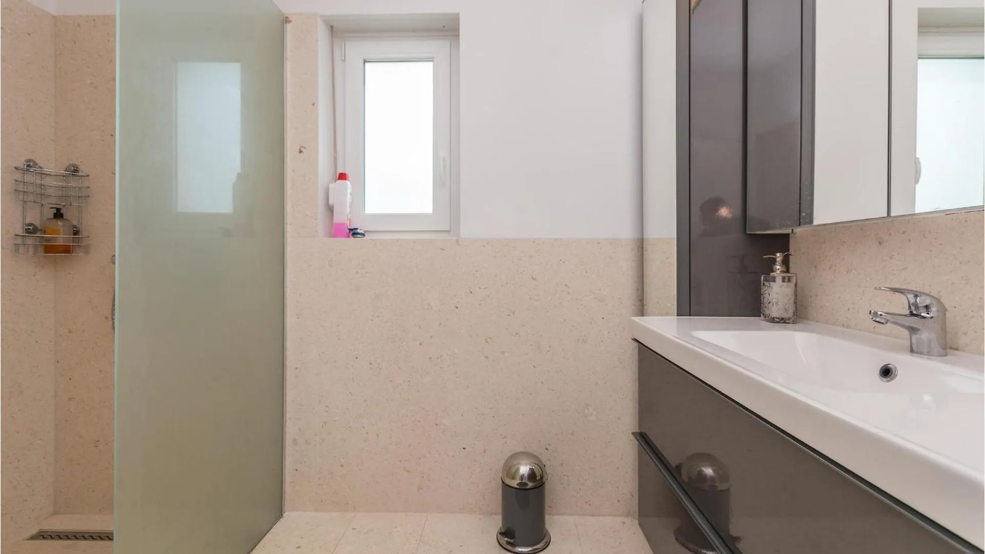 4 Bedroom Cozy Home In Donja Jagodnja بيت للعطل