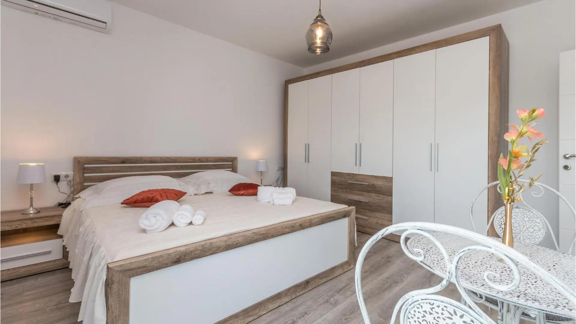 4 Bedroom Cozy Home In Donja Jagodnja كرواتيا