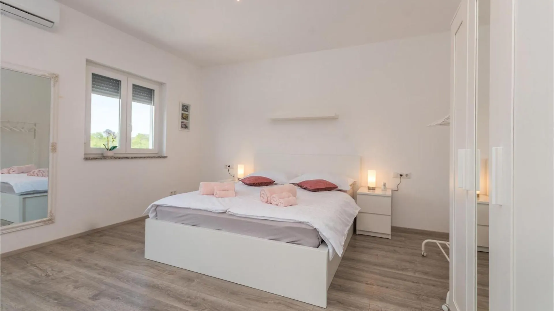 4 Bedroom Cozy Home In Donja Jagodnja 0*,